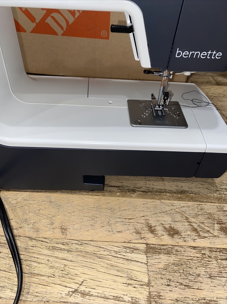 Bernette 33 Swiss Design Sewing Machine