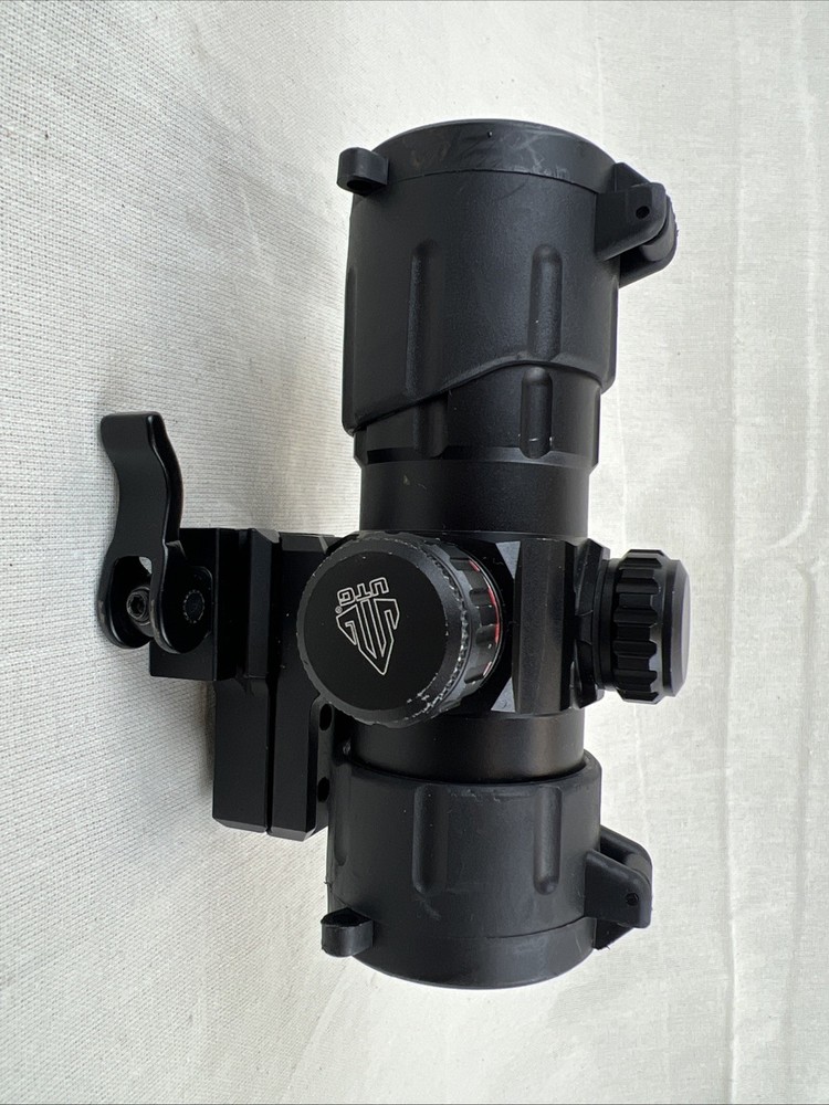 UTG Quick Target Acquisition Compact Red / Green Dot Sight w/ Quick Detach