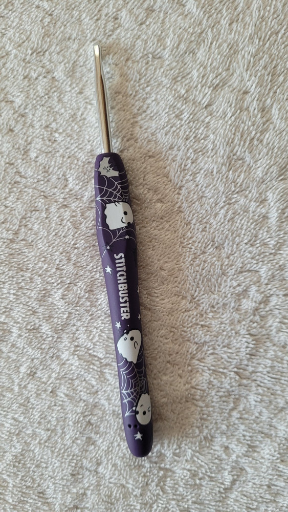 Preowned Snooky the Ghost Wobble Ergonomic Crochet Hook