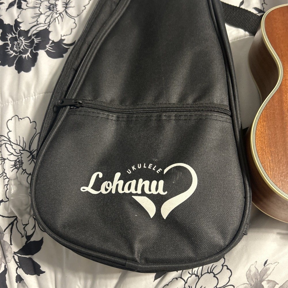 Lohanu concert ukelele LU-C includes bag