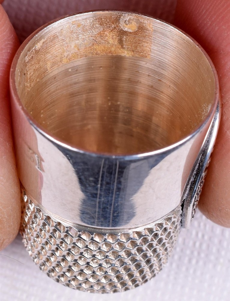 Sterling Bicentennial Thimble 1976 Simons Bros.