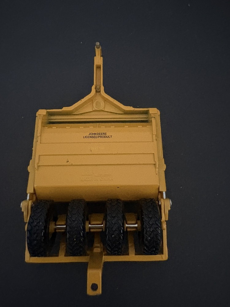 ERTL John Deere Grater Trailer Toy - DieCast
