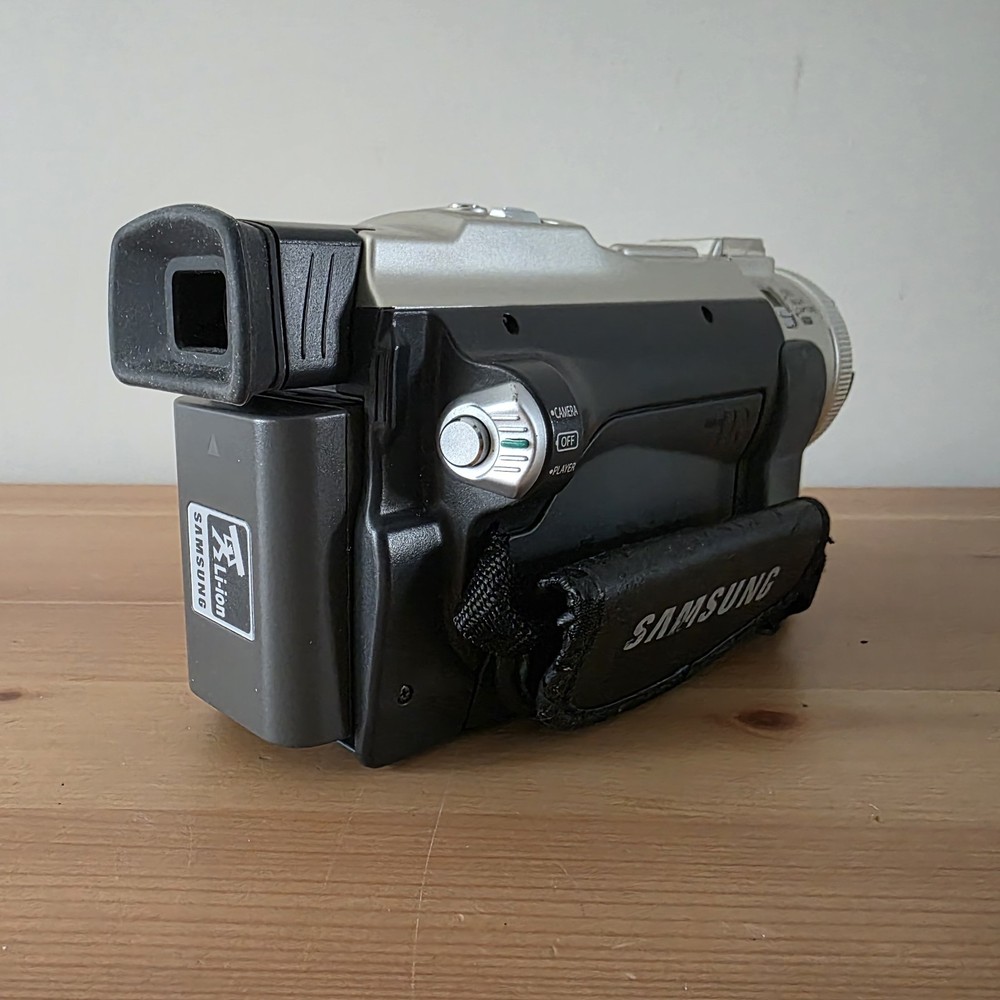 Samsung VP-D80 Digital Camcorder & Battery. Untested