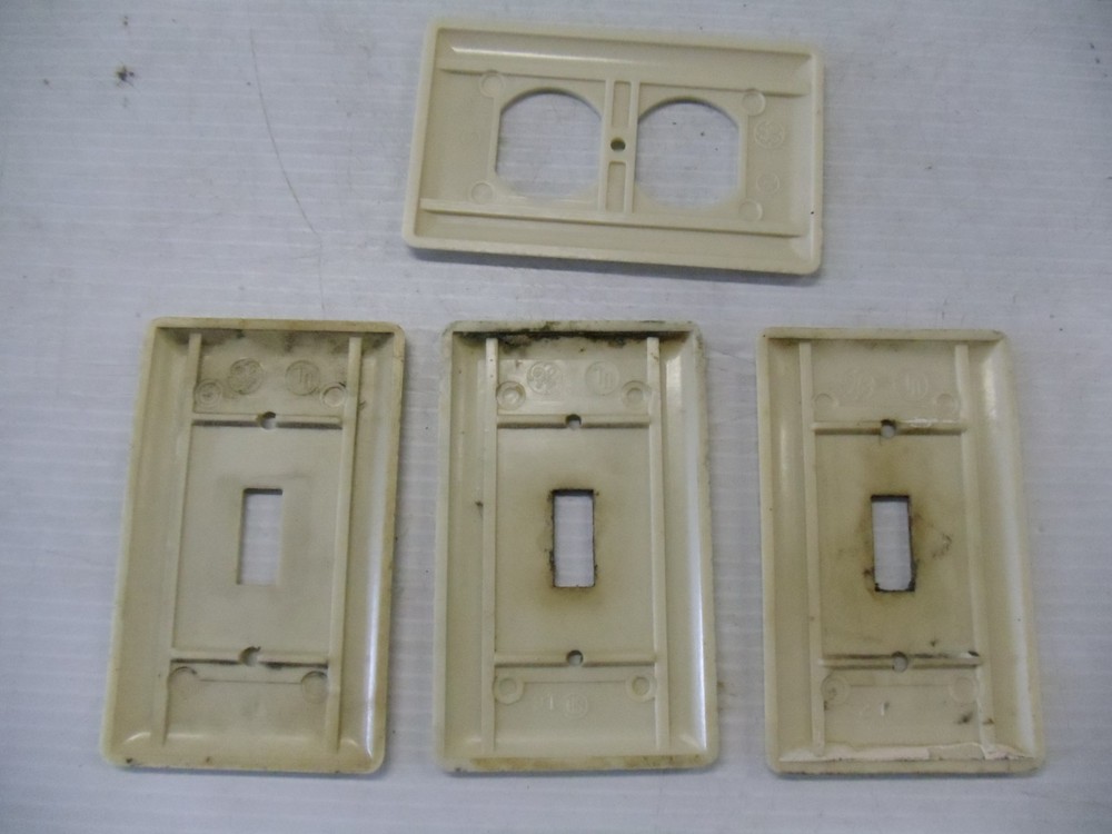 OLD VINTAGE BAKELITE ELECTRICAL SWITCH OUTLET PLATE COVERS IVORY GE