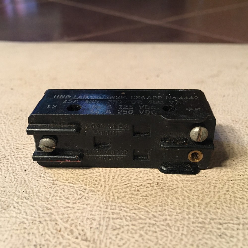 Und Lab Microswitch BZ-2RL19-D4, NOS