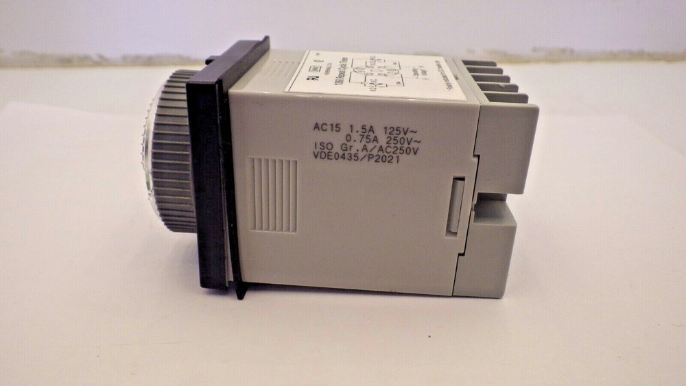 ISSC 1068-1P9B-2-2 TIMER INDUSTRIAL SOLID STATE REPEAT CYCLE 120-240VAC NIB