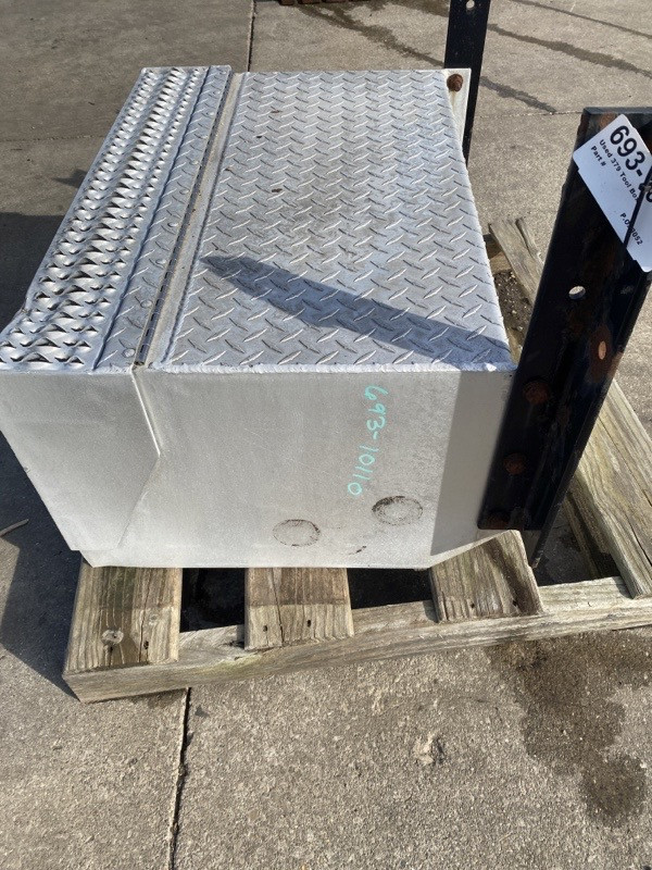 Peterbilt 379 Tool Box (693-10110)
