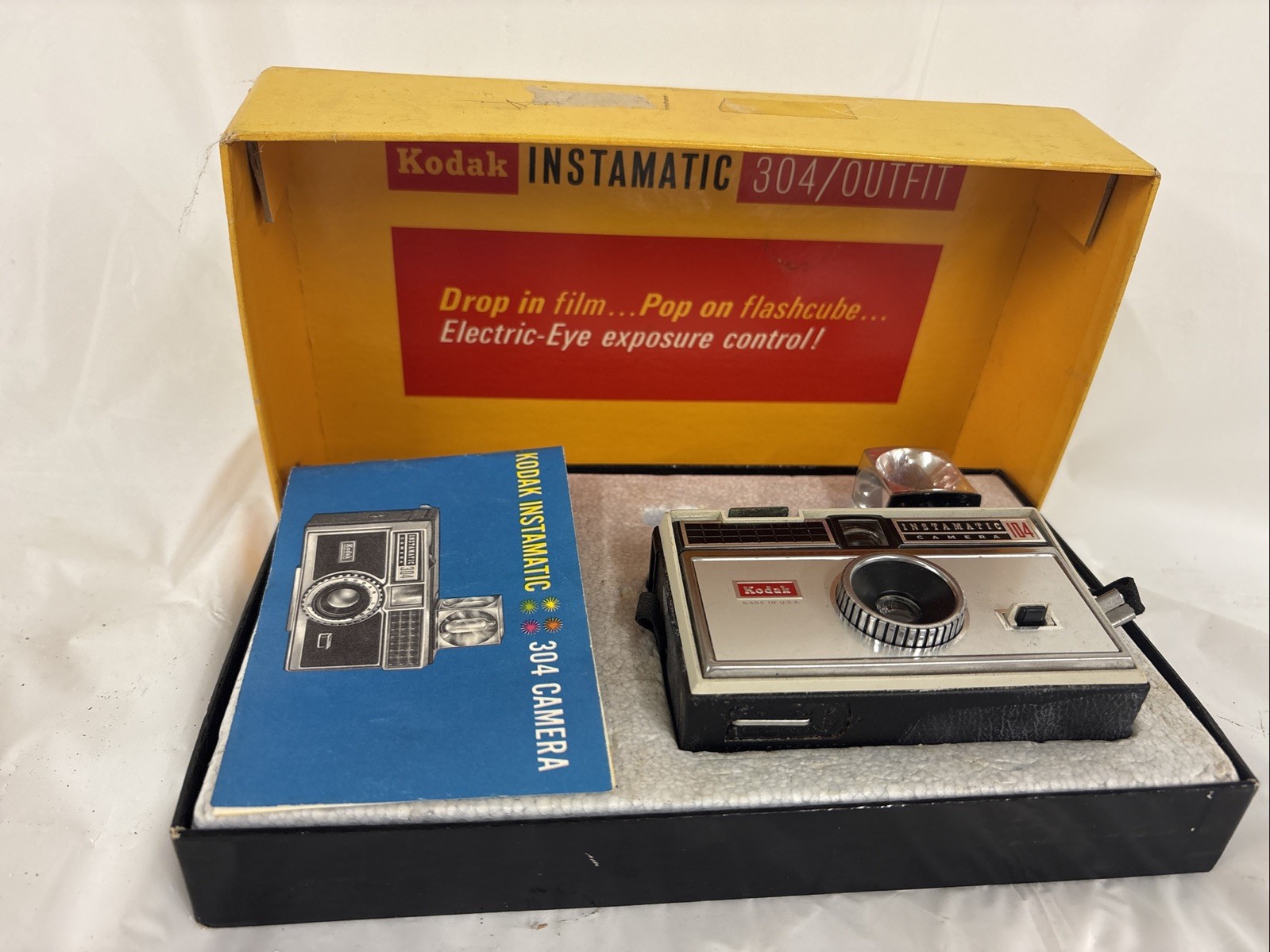 Vintage 1960s Kodak Instamatic 104 Camera Outfit - Retro 126 Film Kit with Box