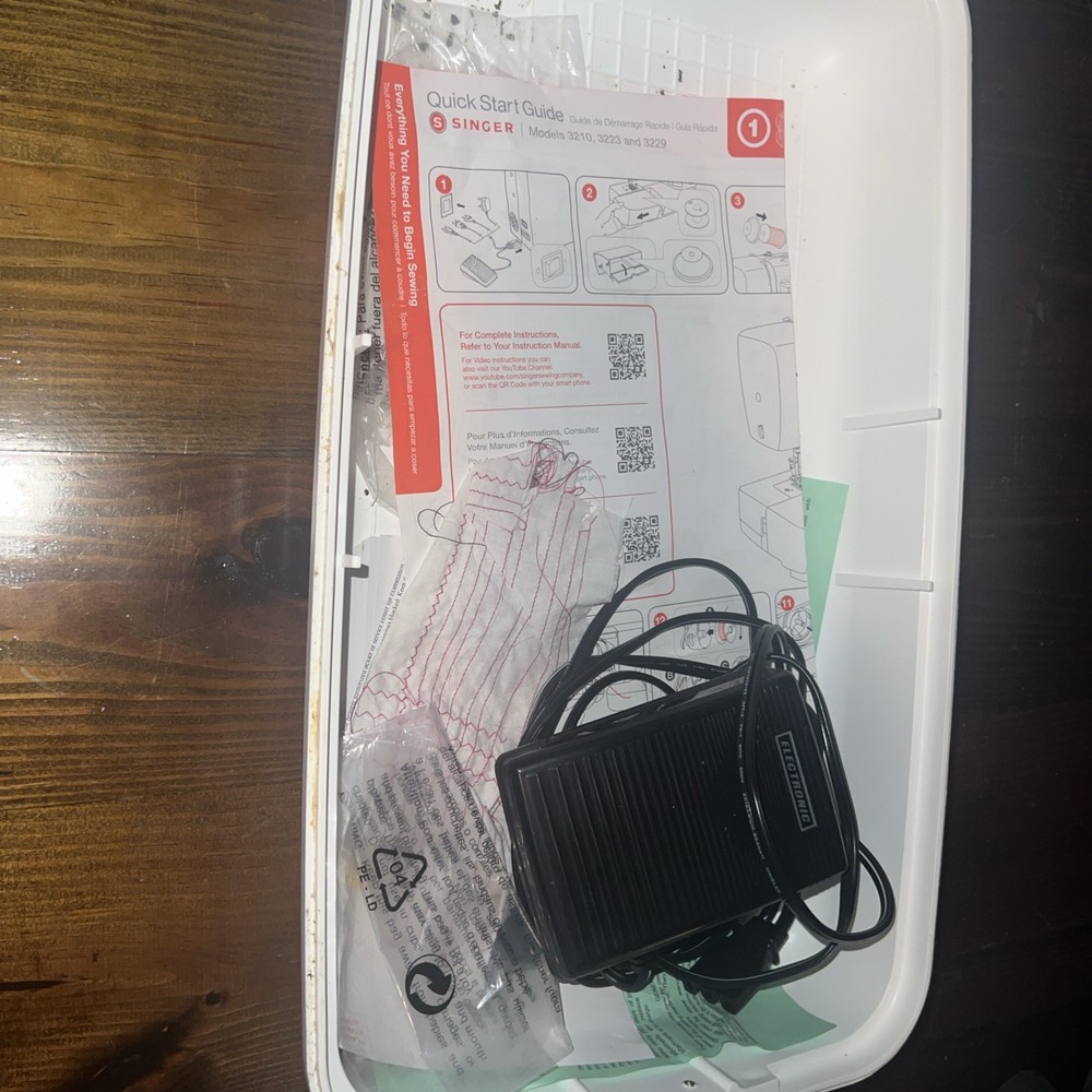 Singer Simple 3223G Automatic Zig-Zag Sewing Machine (Turquoise)