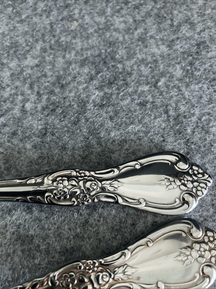 2 Oneida Distinction KENNETT SQUARE Stainless HH Pierced Serving Spoons Flatware