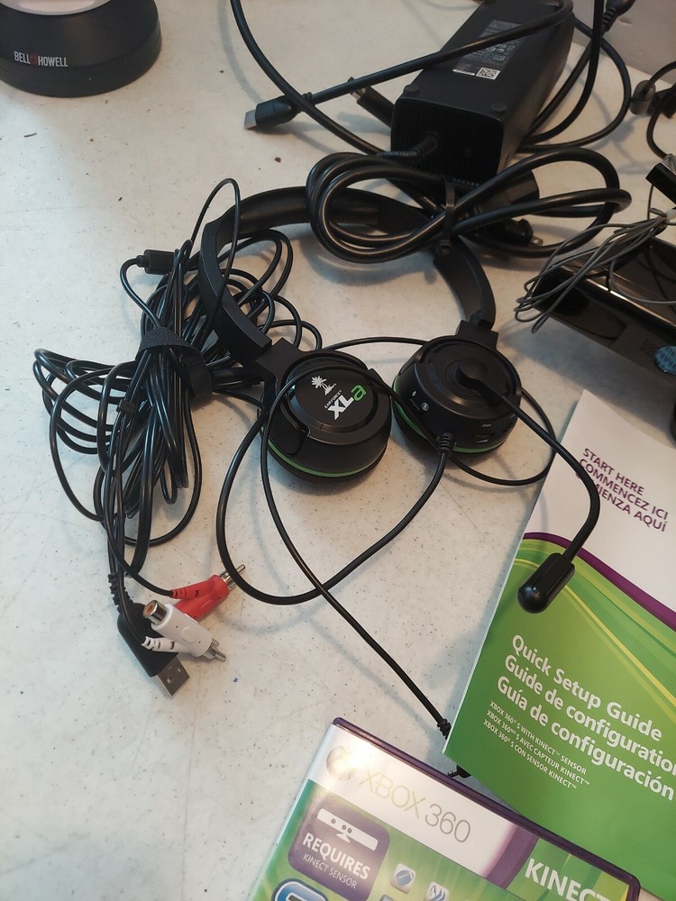 xbox 360 console kinect bundle,2 controllers w charger headphones 2 games EUC