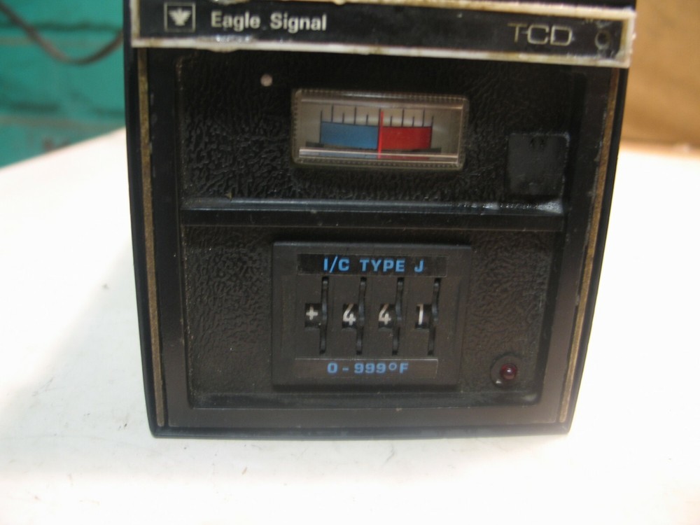 EAGLE SIGNAL TCD TYPE J TEMPERATURE CONTROLLER TCD304A604 0-999F P4456