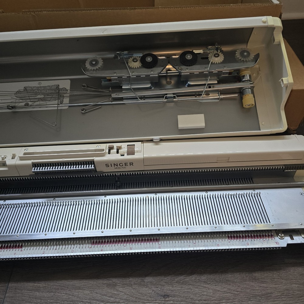 Knitting Machine Singer Memo-Matic 700 Double Bed