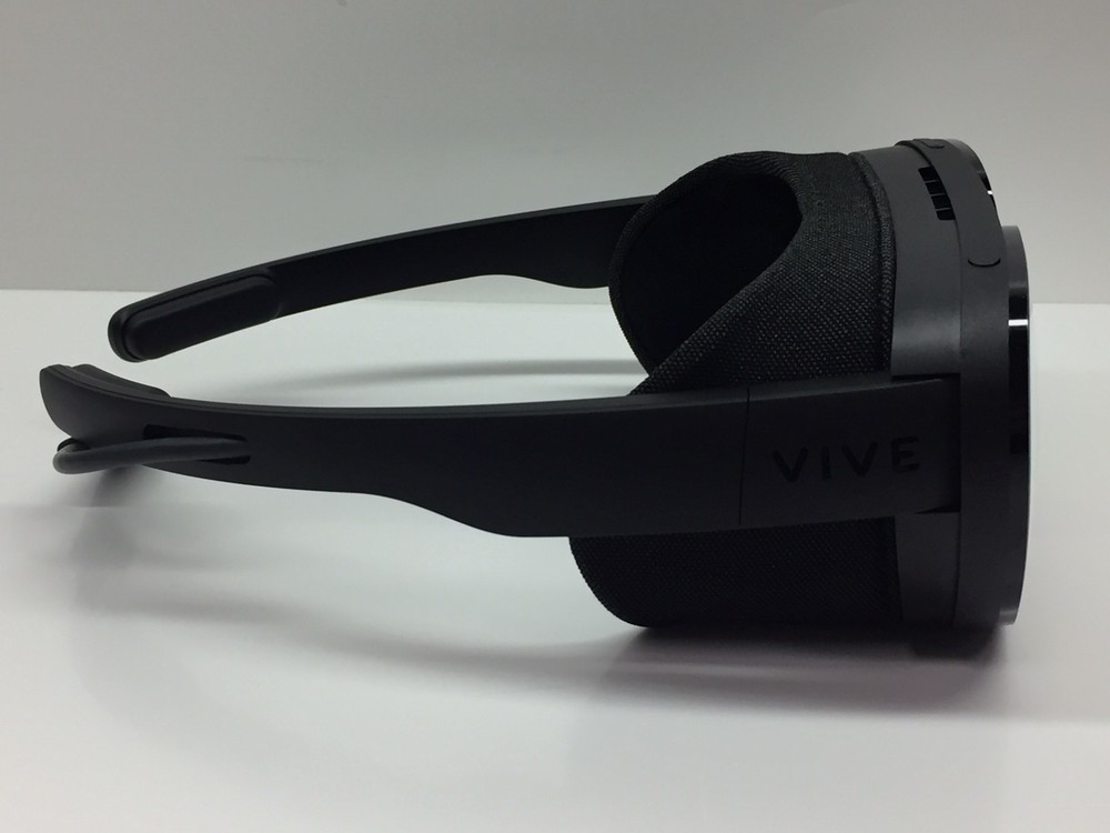 HTC Vive Flow Virtual Reality VR Headset 99HASV002-00