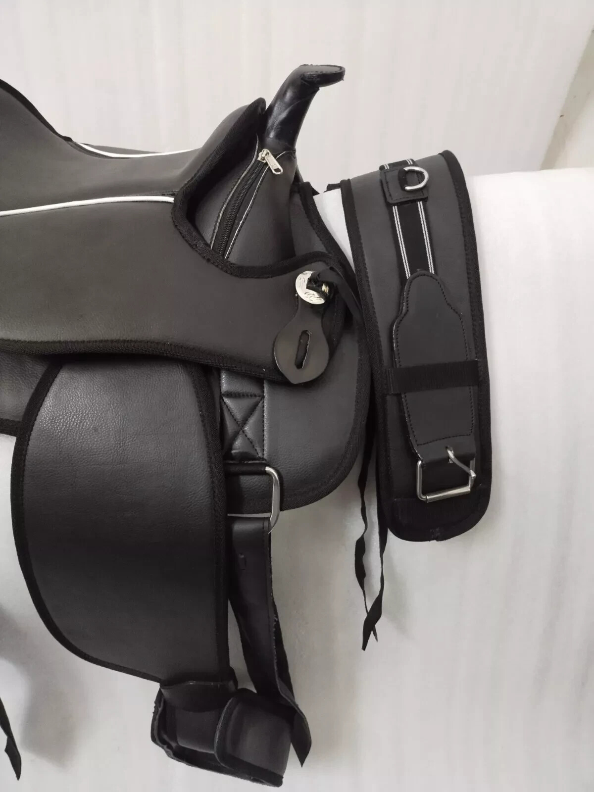 All Purpose-Treeless western Synthetic Saddle For Horses (Sizes: 14"-18")