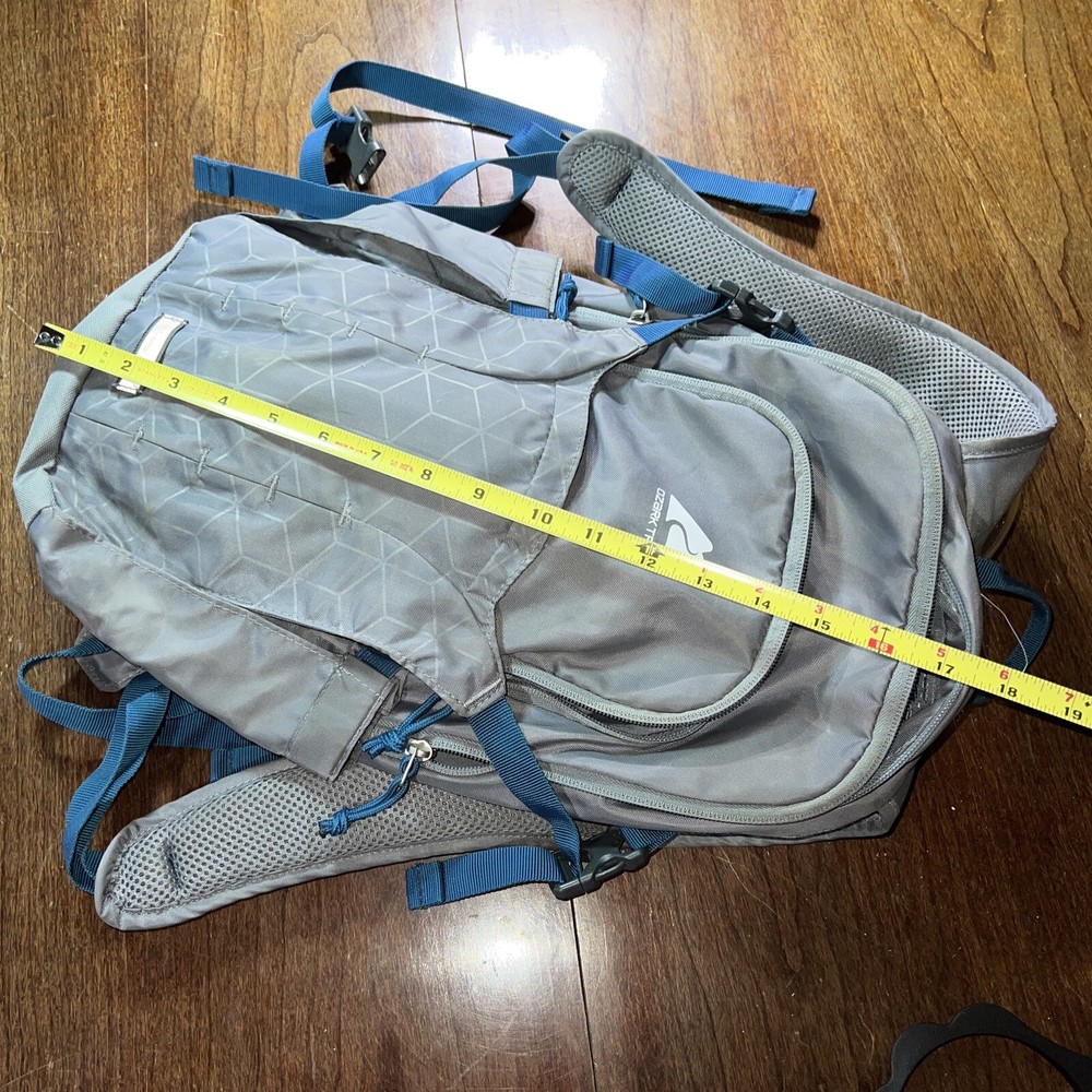Ozark Trail 14 Liter Medium Size Hydration Hiking Backpack, Grey Used