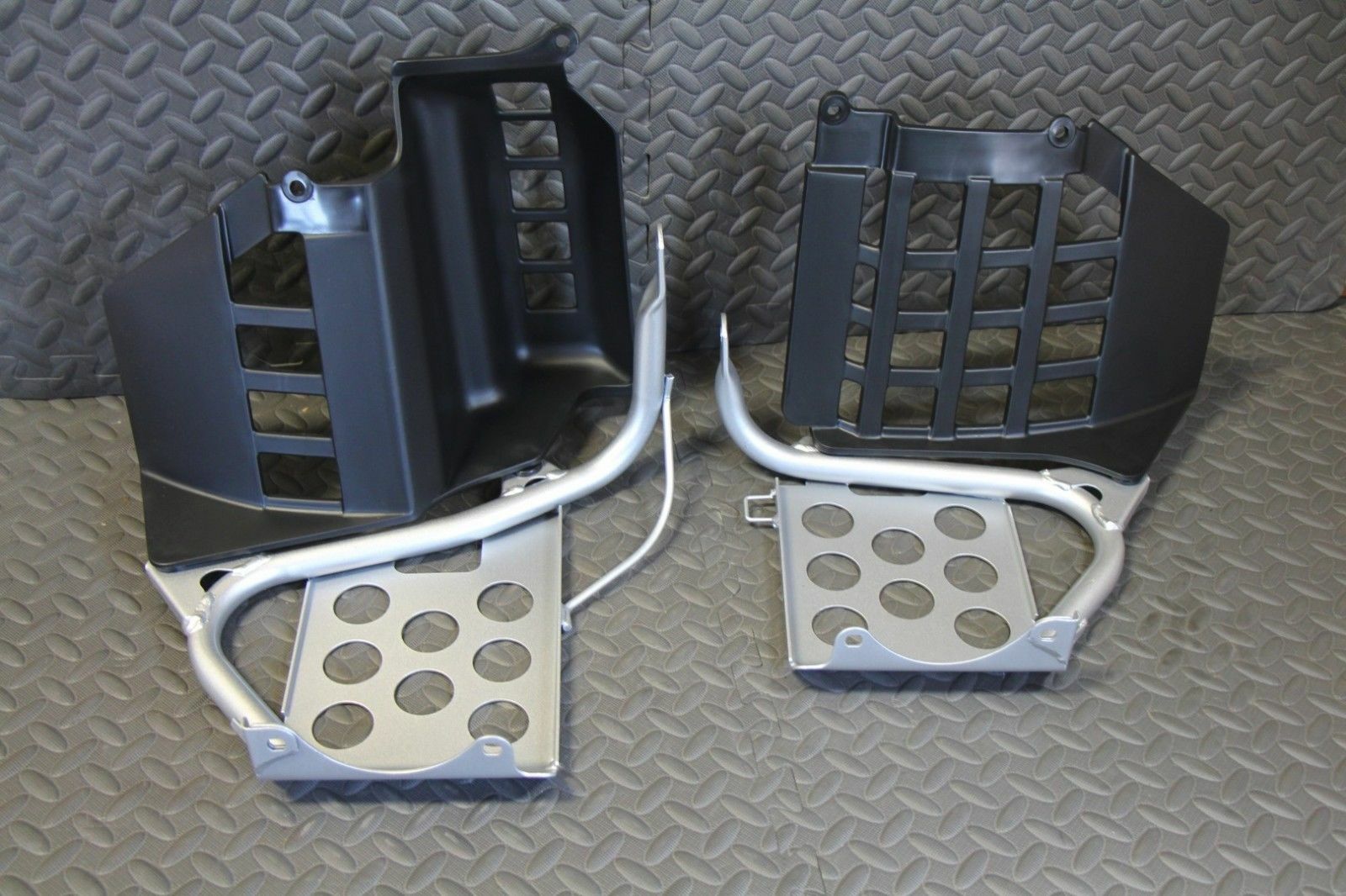 NEW Silver Heel Guards footrest Yamaha Banshee left + right nerf bars plastic