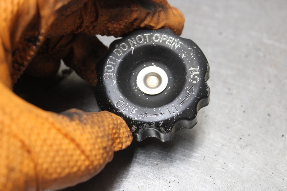 09-15 SUZUKI Gladius SFV 650 Engine Radiator Cap