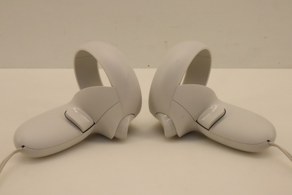 Meta Quest 2 - 128gb - Headset, Controllers, Charging Cable