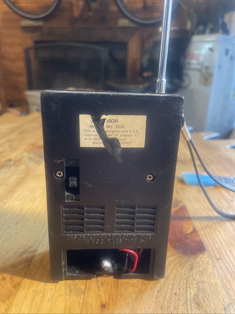 Windsor Solid Antique Pocket Radio Approx 1968