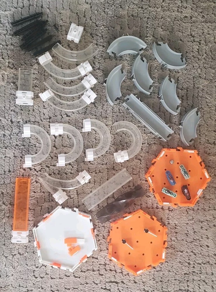 Hex Bugs Set 4 Bugs + 1 Battery Tracks Platforms Risers Tunnels