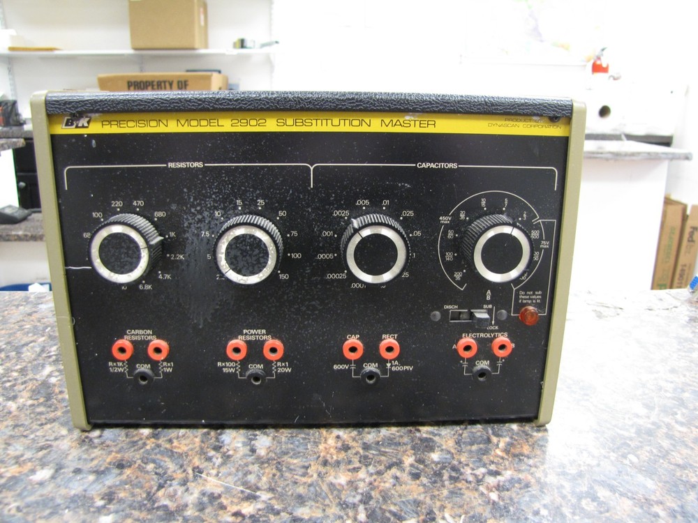 B&K Precision 2902 Resistor & Capacitor Substitution Master -MO7