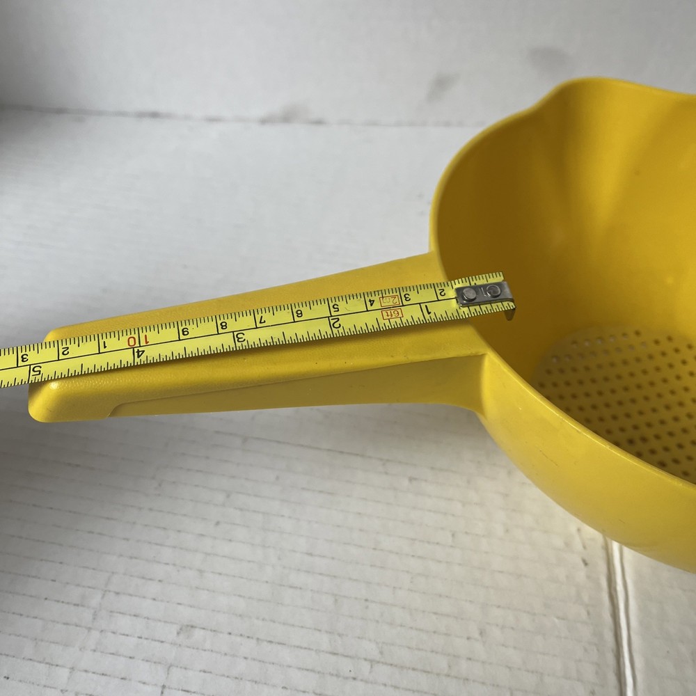 Vintage TUPPERWARE 2 Quart Yellow Colander Strainer Handle #1523 MCM Kitchenware