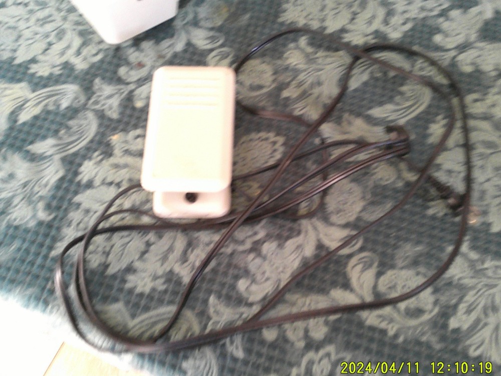 TOYOTA 6700 SEGER SEWING MACHINE (WORKING)