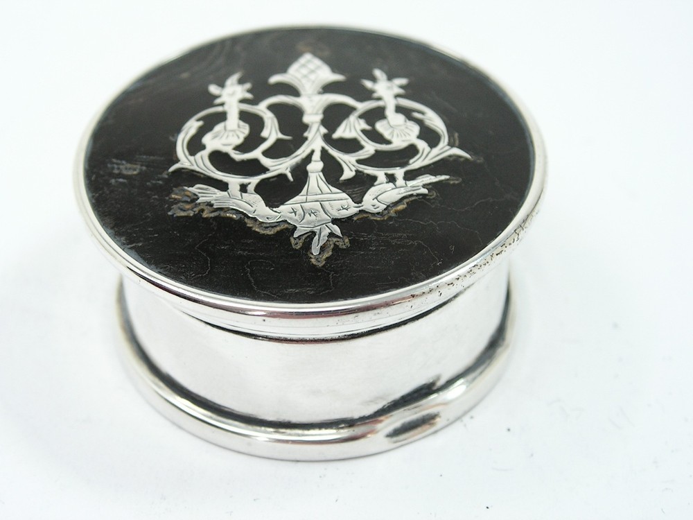 ANTIQUE TORTOISESHELL & PIQUE WORK SOLID STERLING SILVER SNUFF, PILL BOX 1918