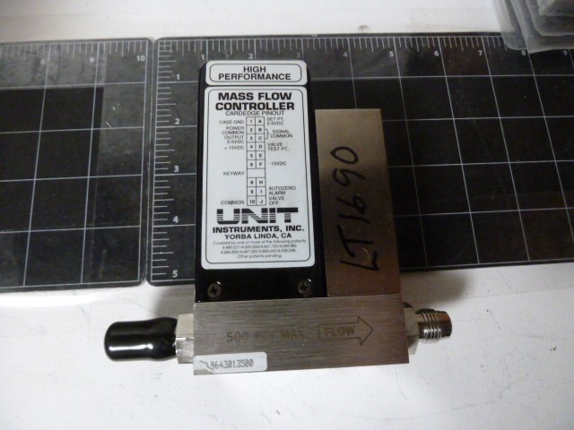 UNIT INSTRUMENTS UFC-1210A GAS FLOW CONTROLLER 5%H2/N2