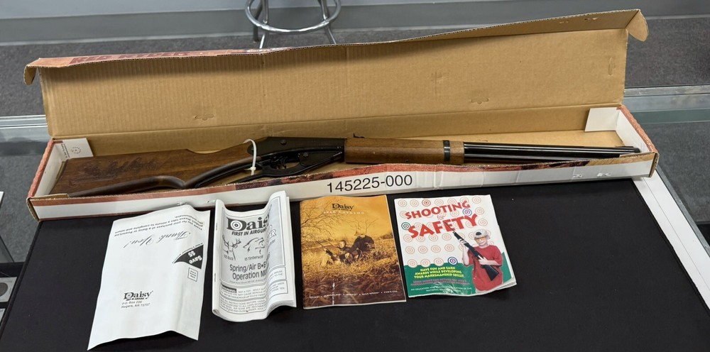 Daisy Red Rider Millenium Edition 2000 BB Gun Unused With Inserts W Box