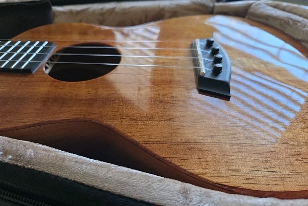 Kanile'a KSR T Tenor Ukulele Solid Koa Gloss with Case