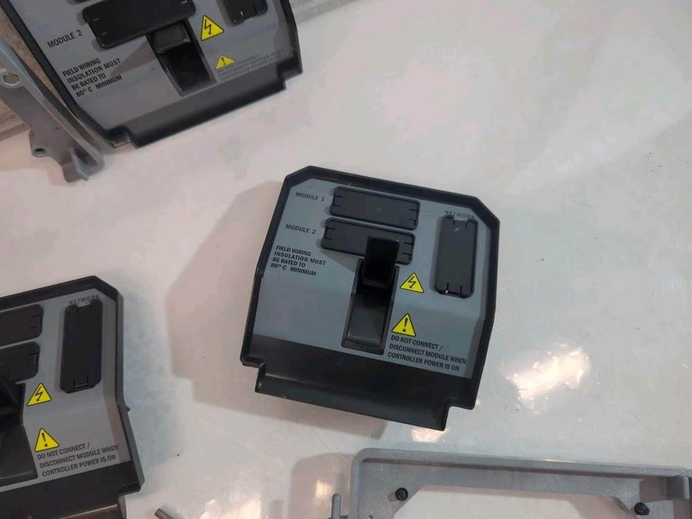 HACH UNIVERSAL CONTROLLER MOUNT COVER CASE PARTS LOT AS IS