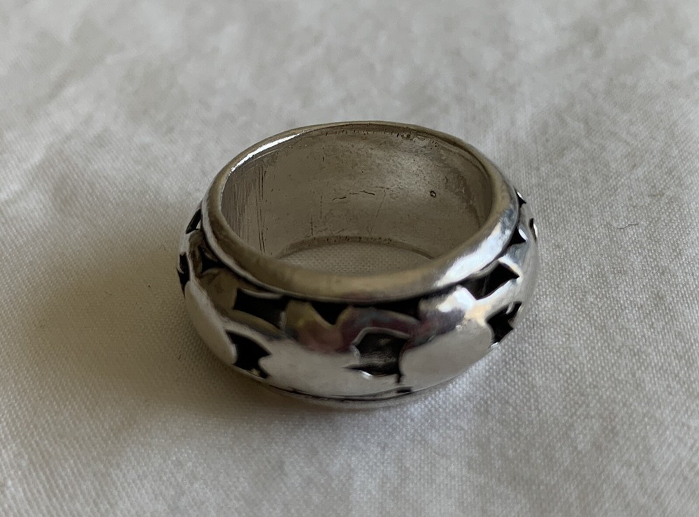 SILVER DOMED SHADOWBOX CUTOUT BAND RING ~ size 7.5
