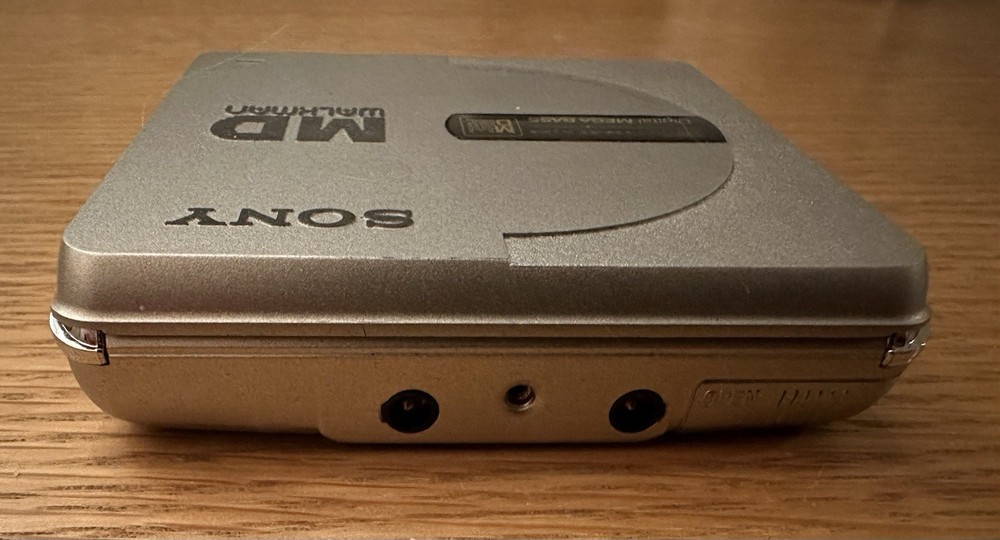 Sony MZ-E35 Walkman Portable MiniDisc MD Player - Please Read