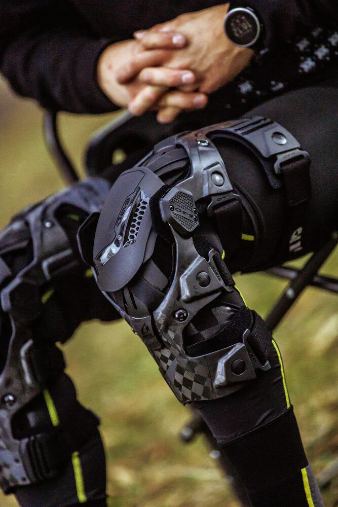 Evs 663-6200L WEBECL-BK-LP WEB ECLIPSE KNEE BRACE BLACK PAIR LG