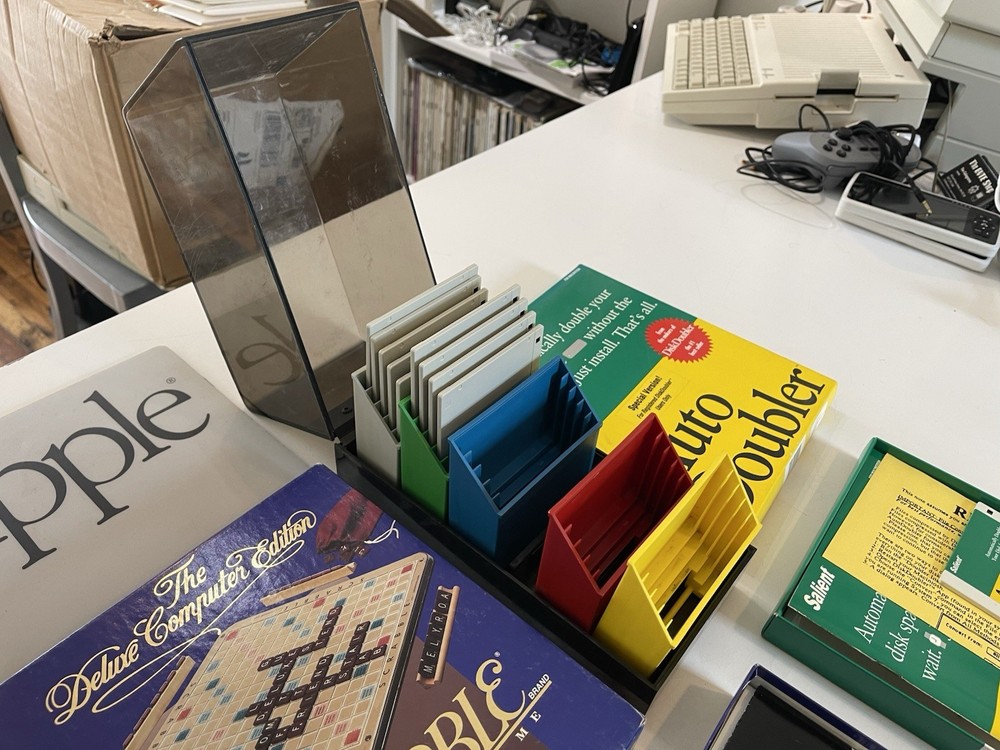 Lot of Apple Software + Extras - Scrabble, Auto Doubler, Mousepad, Disk Box