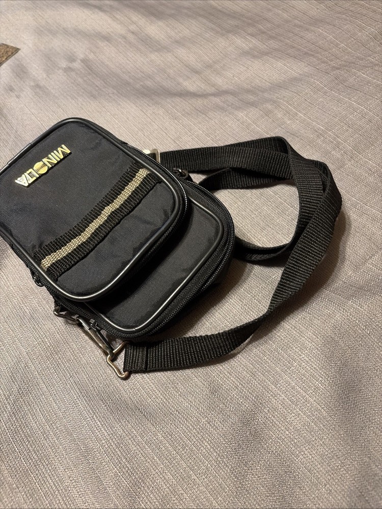 Minolta Small padded zip up Nylon Camera Case/ adjustable shoulder strap-Loop