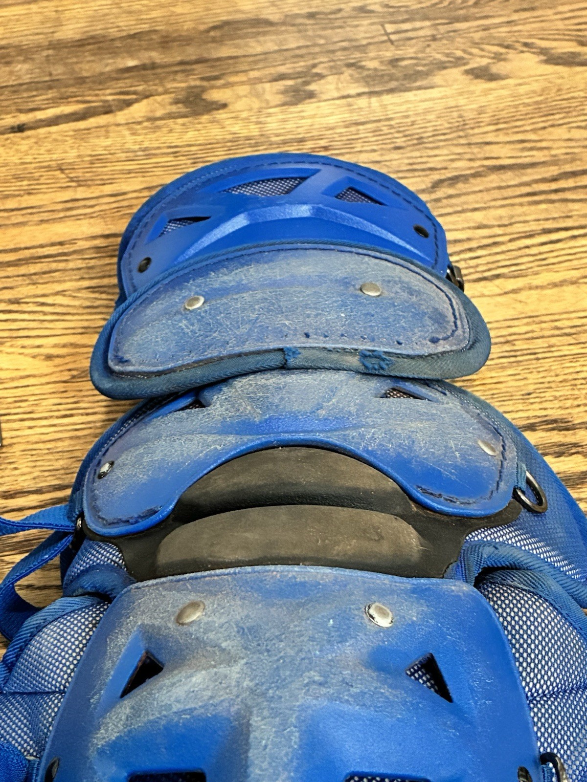 Chicago Cubs Game Used/Issued Mizuno Pro 17.5 “ Catchers Shin Guards Blue