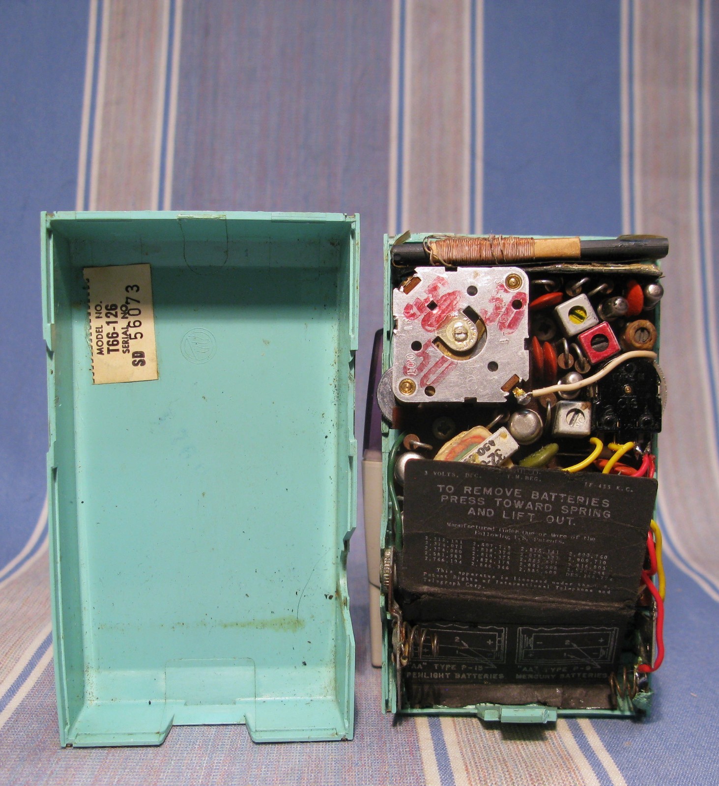 1960 Philco T66 Reverse Painted Transistor Radio Used