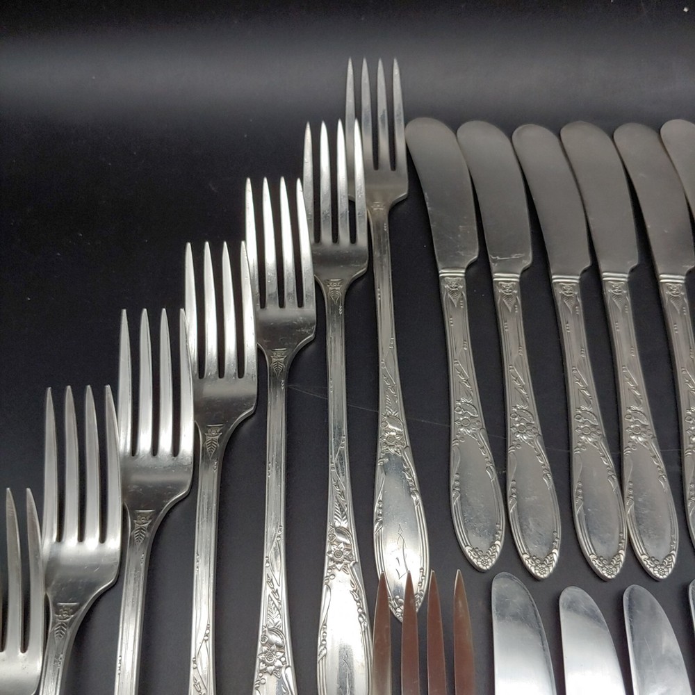 8 Place Settings Oneida Chateau 1934 Silverplate Flatware Set, Heirloom Monogram