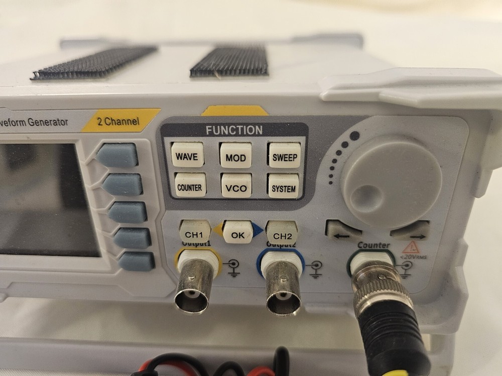 Dominty FY6900-60m Frequency Arbitrary Waveform Generator #510zz