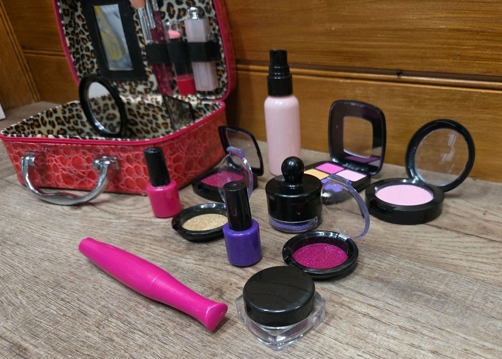 Children’s Makeup Kit & Case Designed For Imaginative Play Includes Items Shown