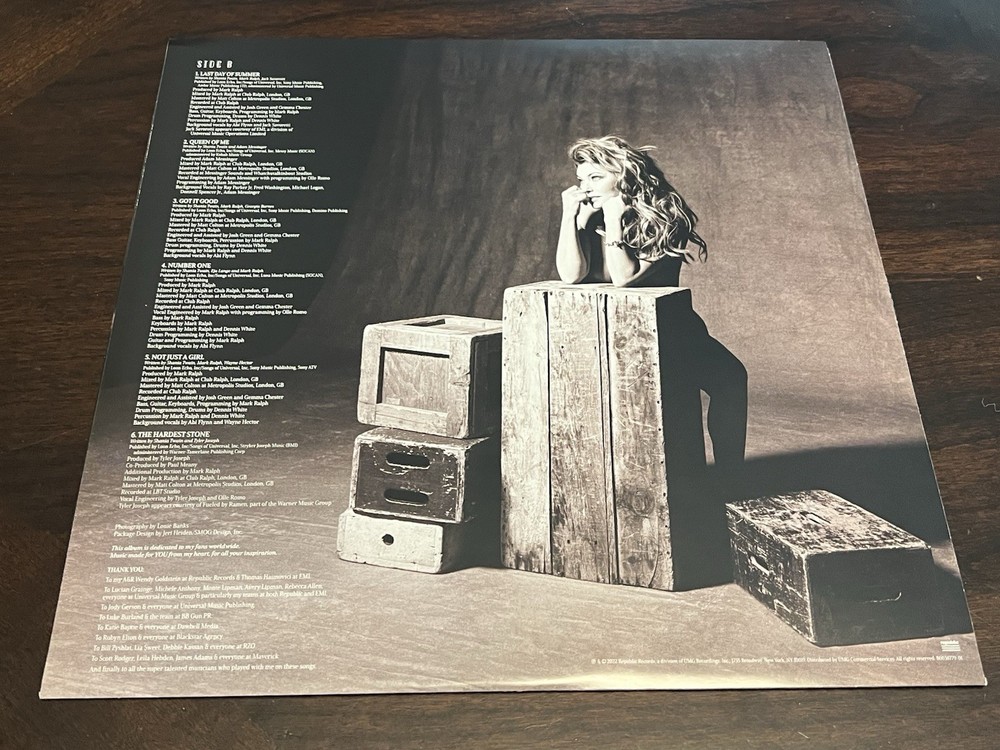 Shania Twain Signed Vinyl BAS!!