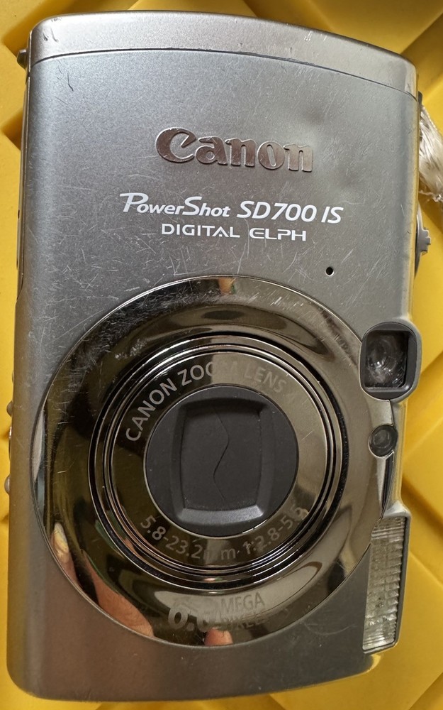 Canon PowerShot SD700 IS Camera Bundle with Case, Charger, Cables, Bag