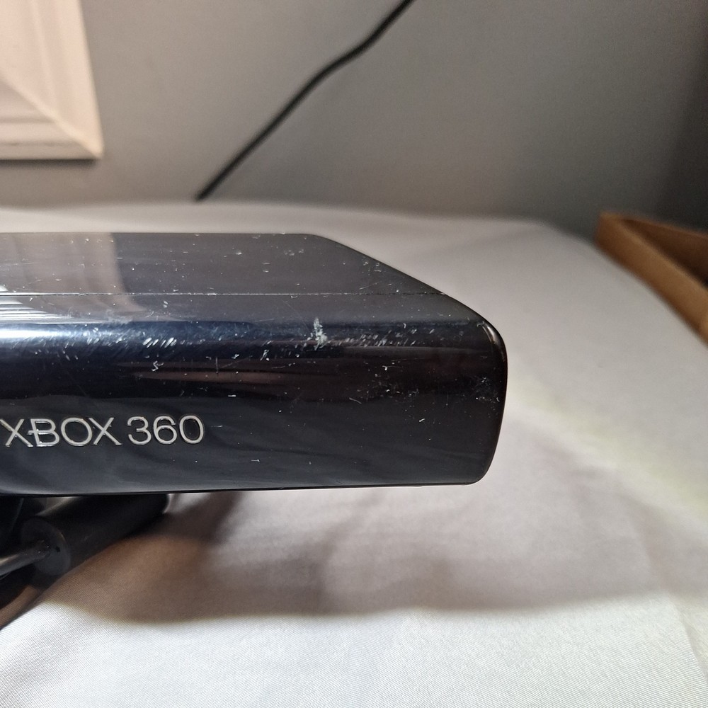 Kinect Microsoft XBOX 360 Model 1414 Sensor Bar W/ Kinect Adventures Game