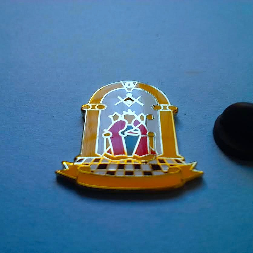 Large All Classic Master Mason Lapel Pin