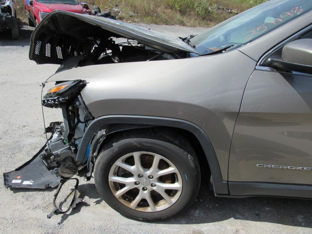 CHEROKEE 2016 Glove Box 1075980