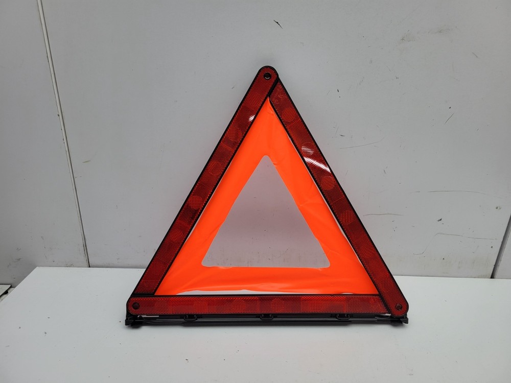 MG HS 2023 HAZARD WARNING TRIANGLE 10526429