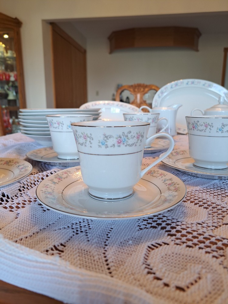 Dynasty Fine China Vintage Rapture Pattern Dinnerware 36 Piece Grouping
